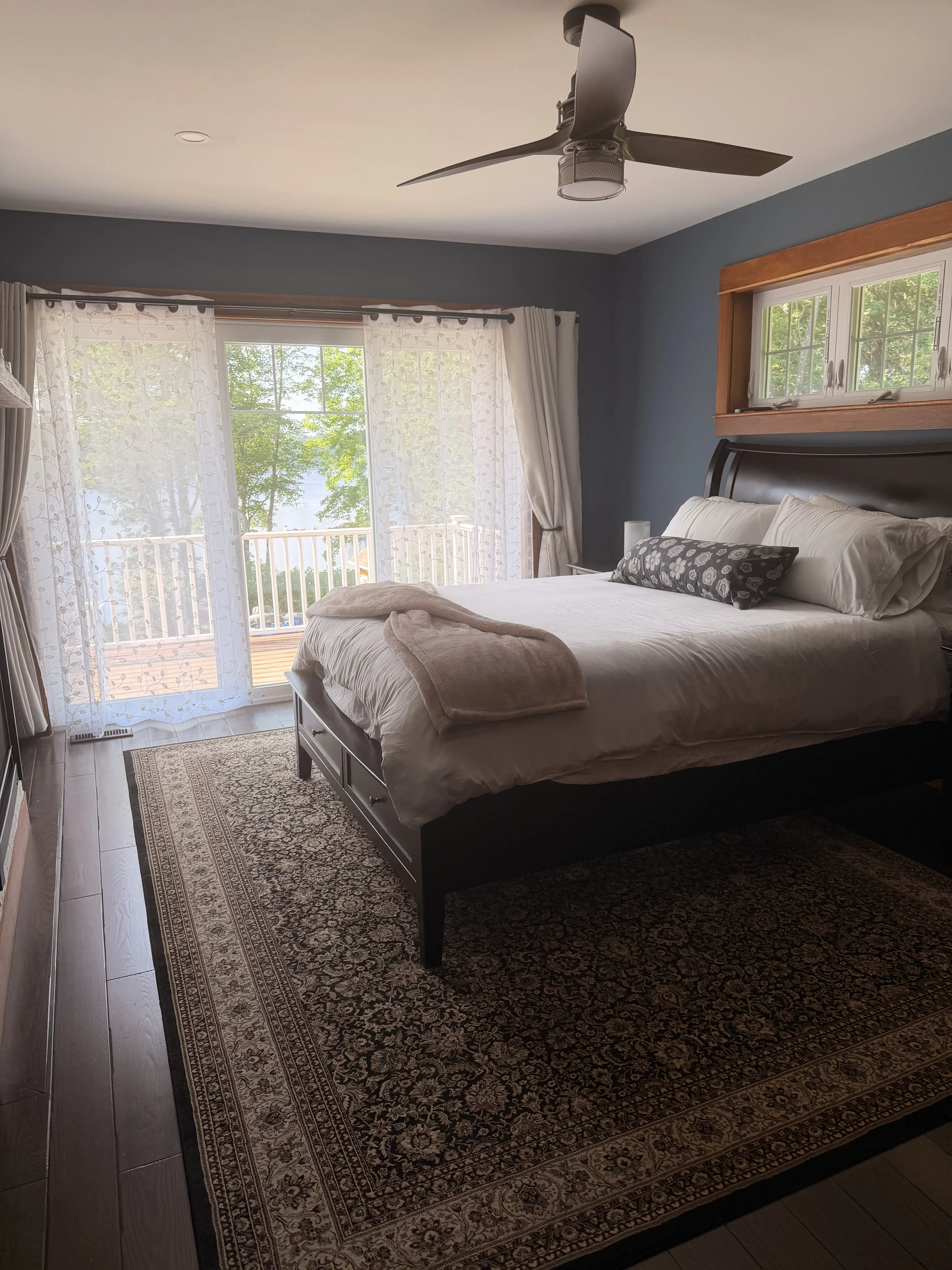 Primary bedroom — Harmony House, Harvey Lake NH